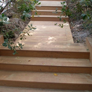 Escalier bois et plateaux bois, terrasse bois