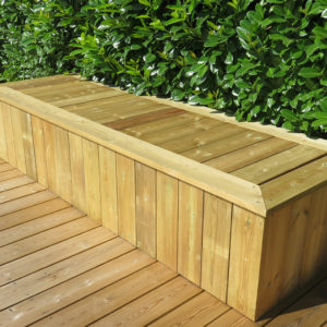 Terrasse bois et coffre de rangement bois
